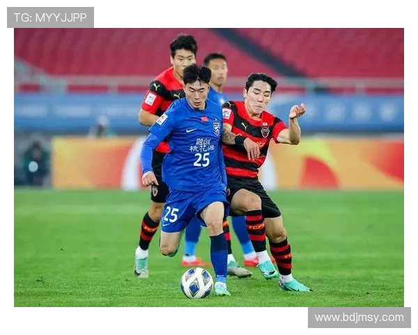 杭州足球队团队协作引发热议球迷对战术配合与球员表现分歧明显